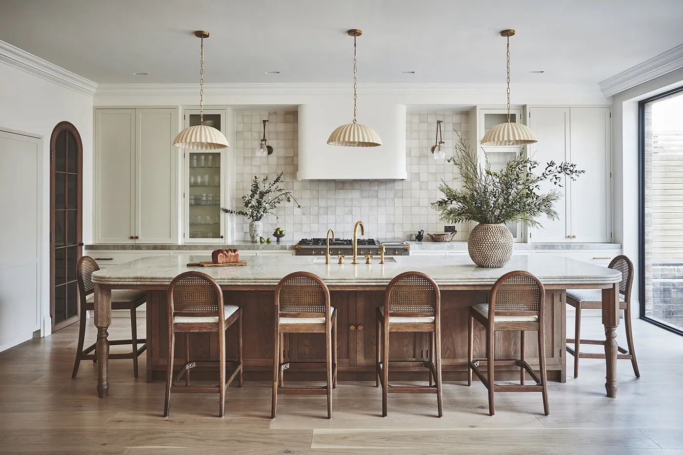 Transitional home design — photo 1