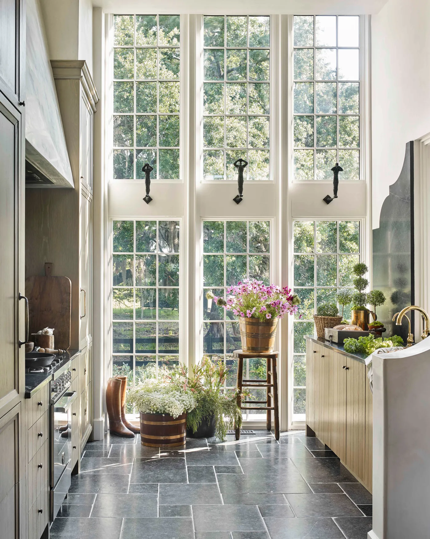 French Country home design — photo 1