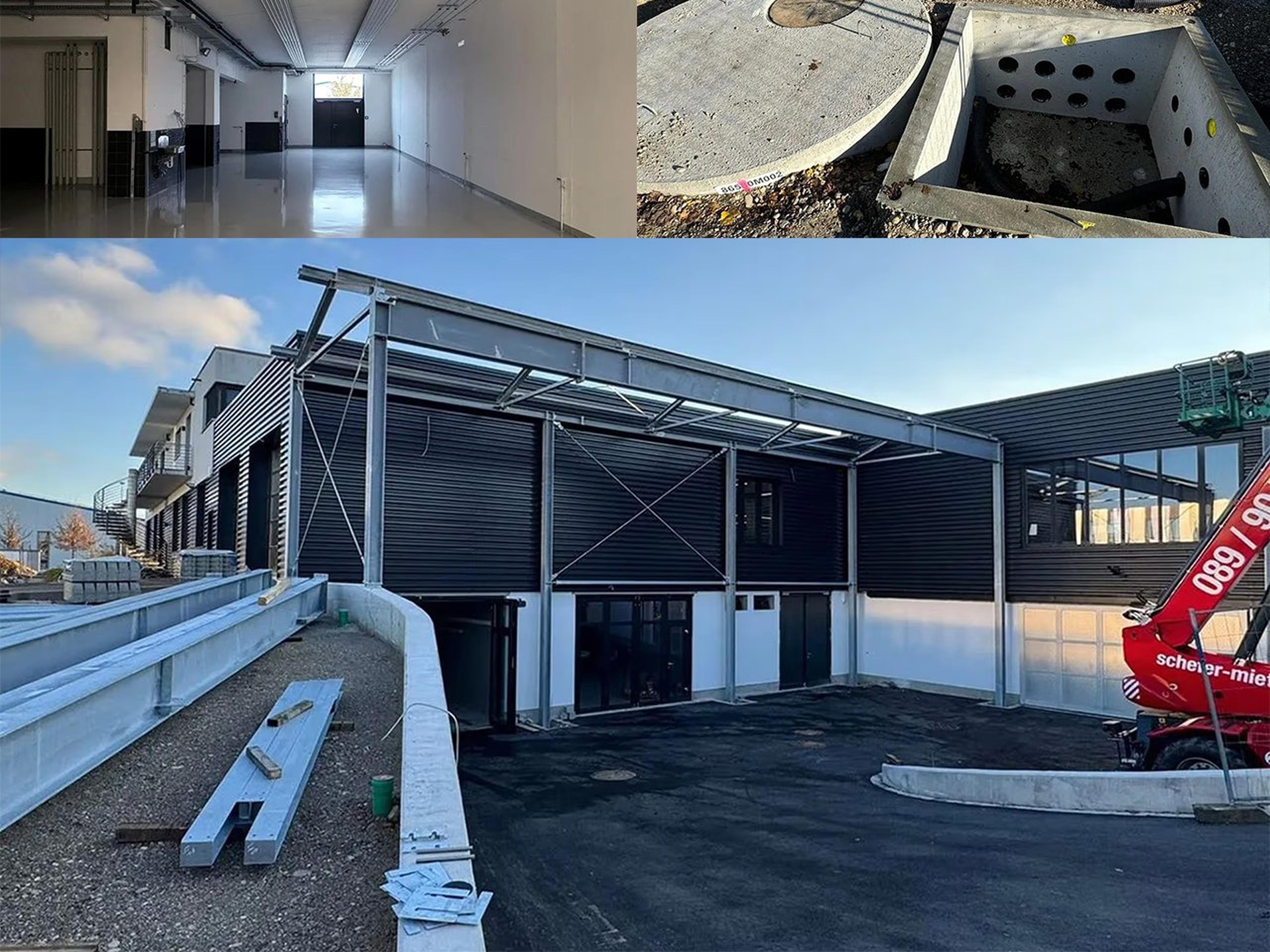 Außenansicht eines modernen Gebäudes mit schwarzer Fassade, überdachtem Eingangsbereich und angrenzender Baustelle mit Baumaterialien und rotem Baugerät