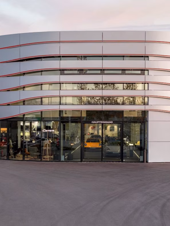 Porsche Zentrum Pforzheim Gebäude.