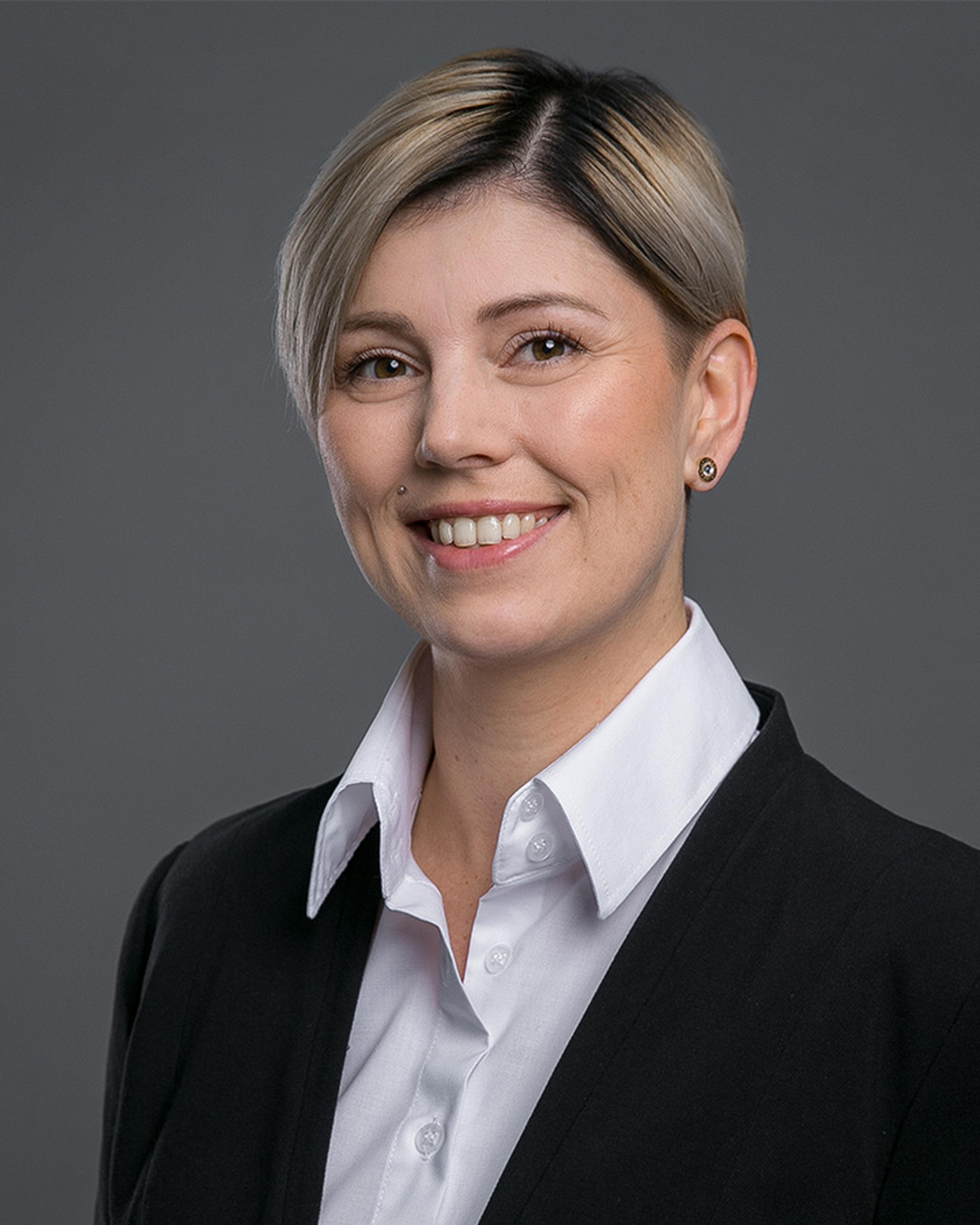 Photo of Claudia Haupt