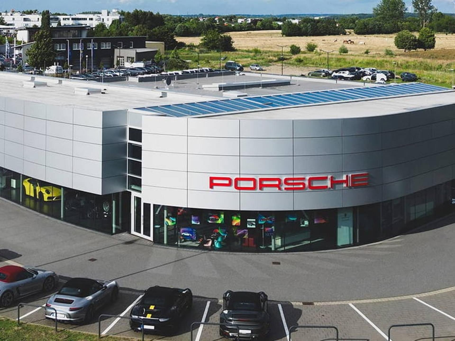 Porsche Zentrum Rostock von aussen.