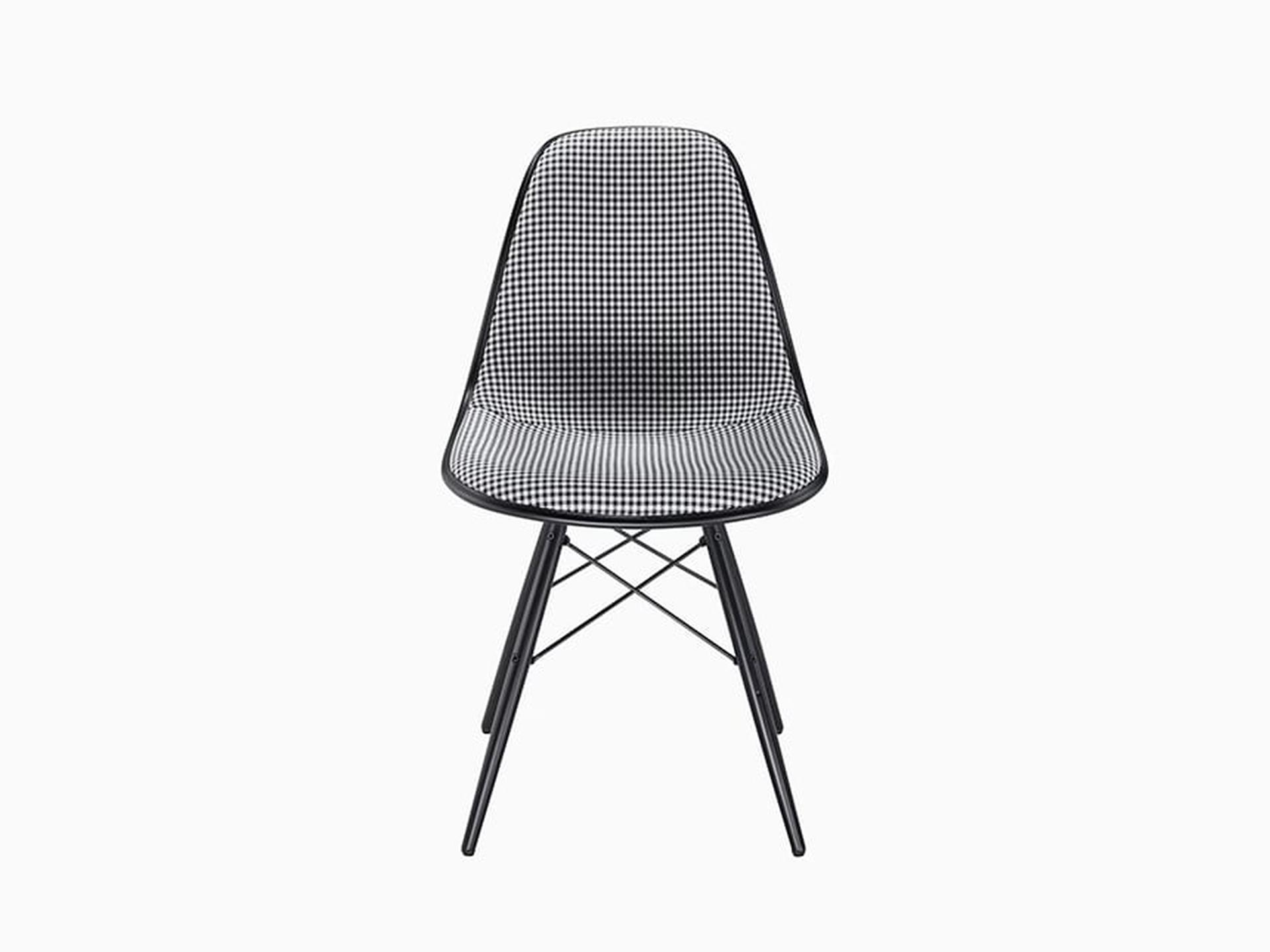 Exklusiver Designer-Stuhl Eames Plastic Side Chair Pepita Edition by Vitra for Porsche.