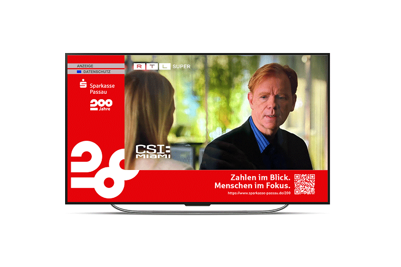 Adressable-TV-Werbung wird als L-Bannerformat bei Programmwechsel eingeblendet.