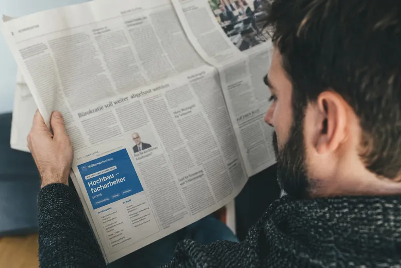 Print-Stellenanzeige in der Schwäbischen Zeitung und im Nordkurier – hervorgehoben im Lesefluss der gedruckten Ausgabe