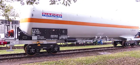 Gas rail tank car