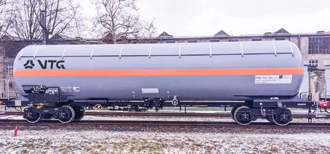 Gas rail tank car