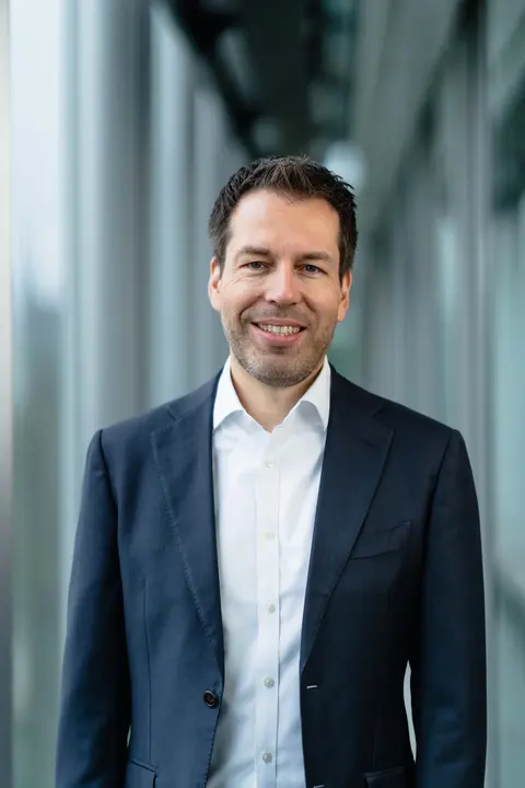 Dr Niko Davids
