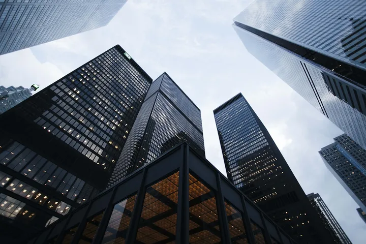 Immeuble moderne financé via le crowdfunding immobilier