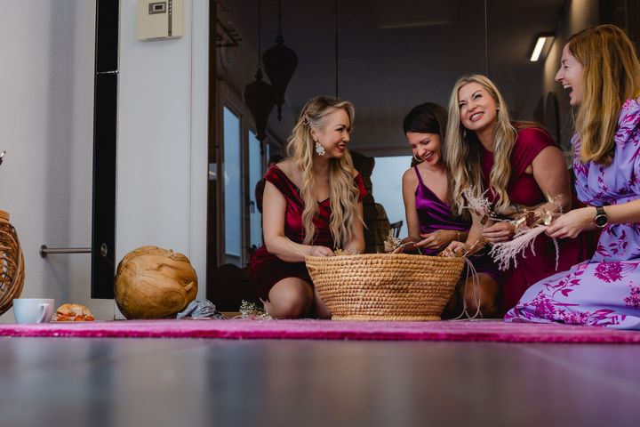 Trauzeuginnen bereit im Chalet