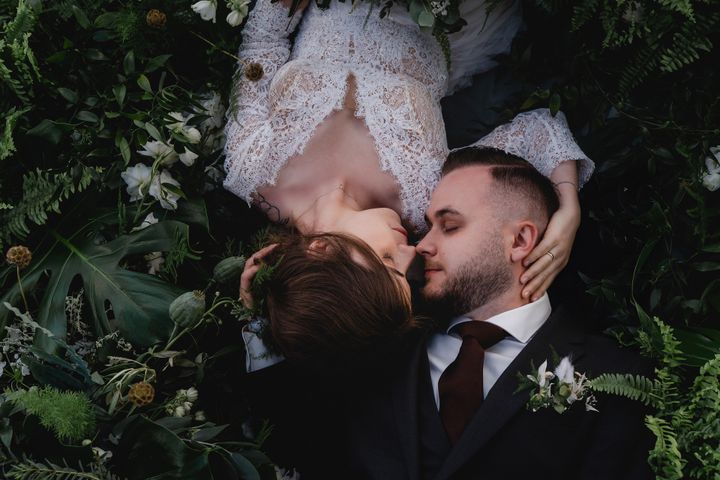 Portait im Floralbett von oben