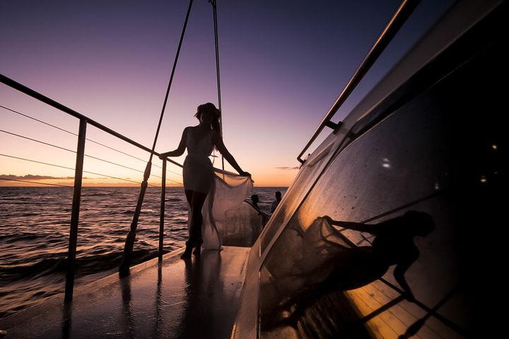 Tanja als Silhouette im Sonnenuntergang