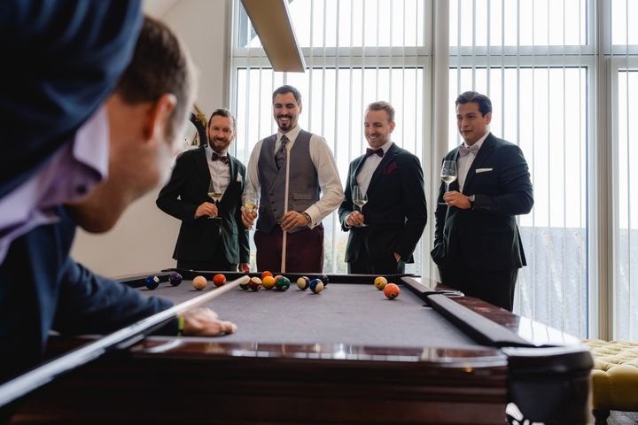 Billard und Sekt vor der Trauung