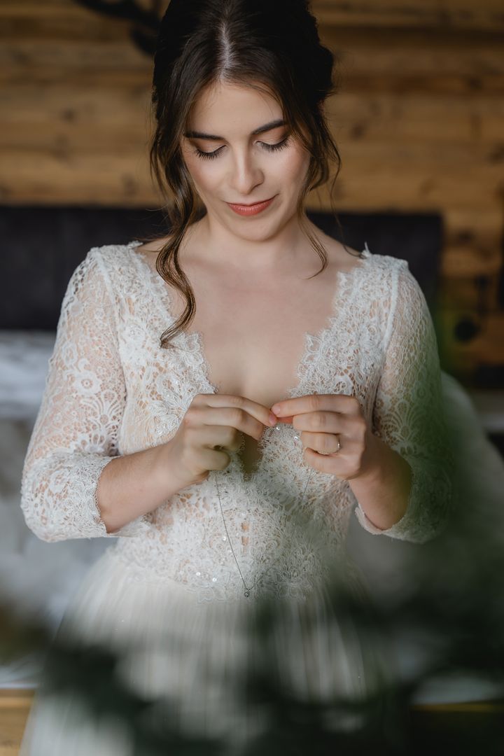 Letzte Details am Kleid