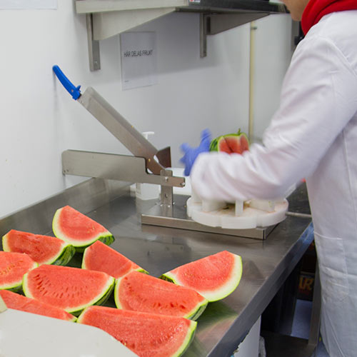 Skärning av vattenmelon