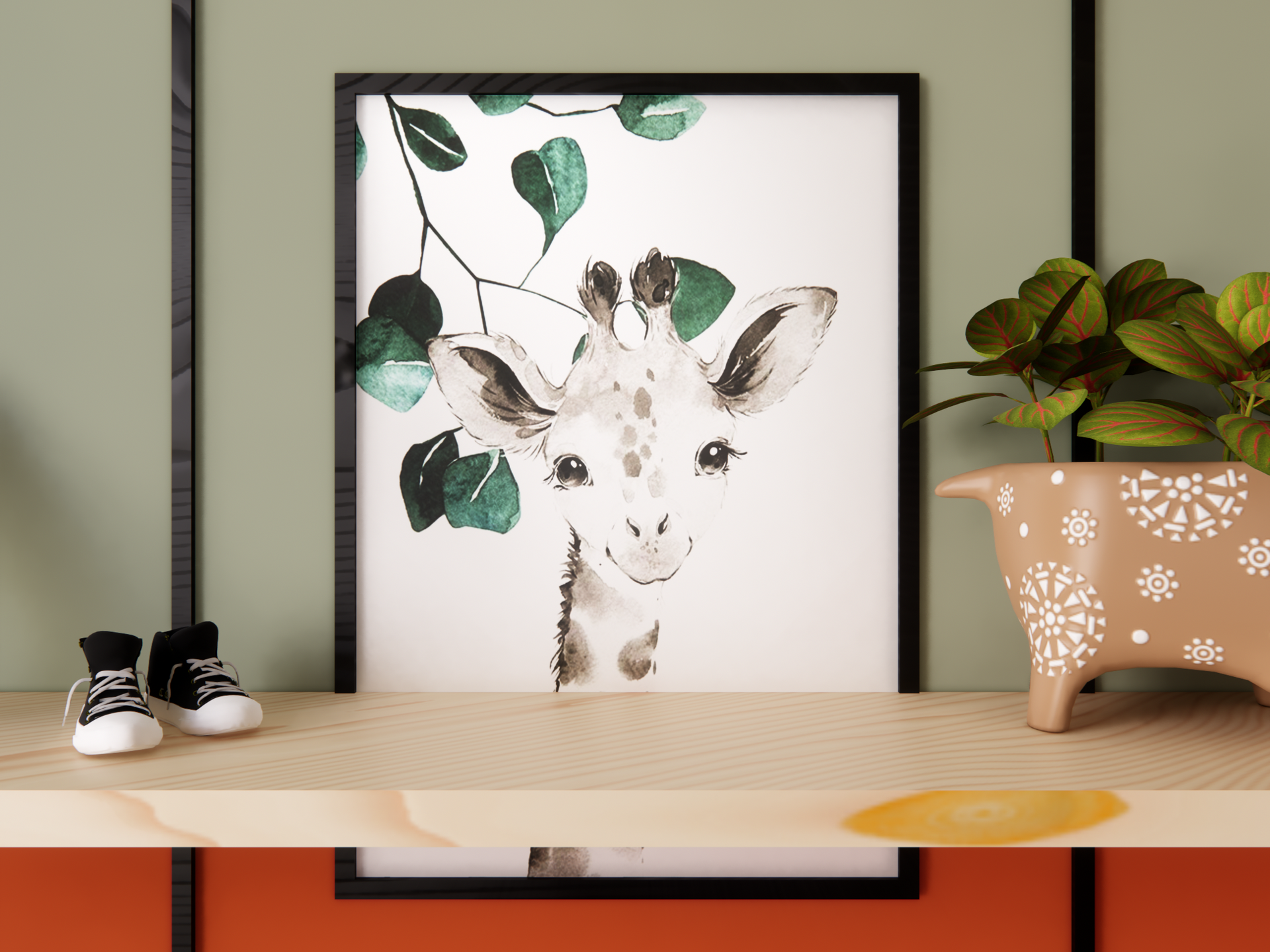 Detailrender van een wandplank met giraffeprint, plantenpot en babyschoentjes in het babykamerontwerp.