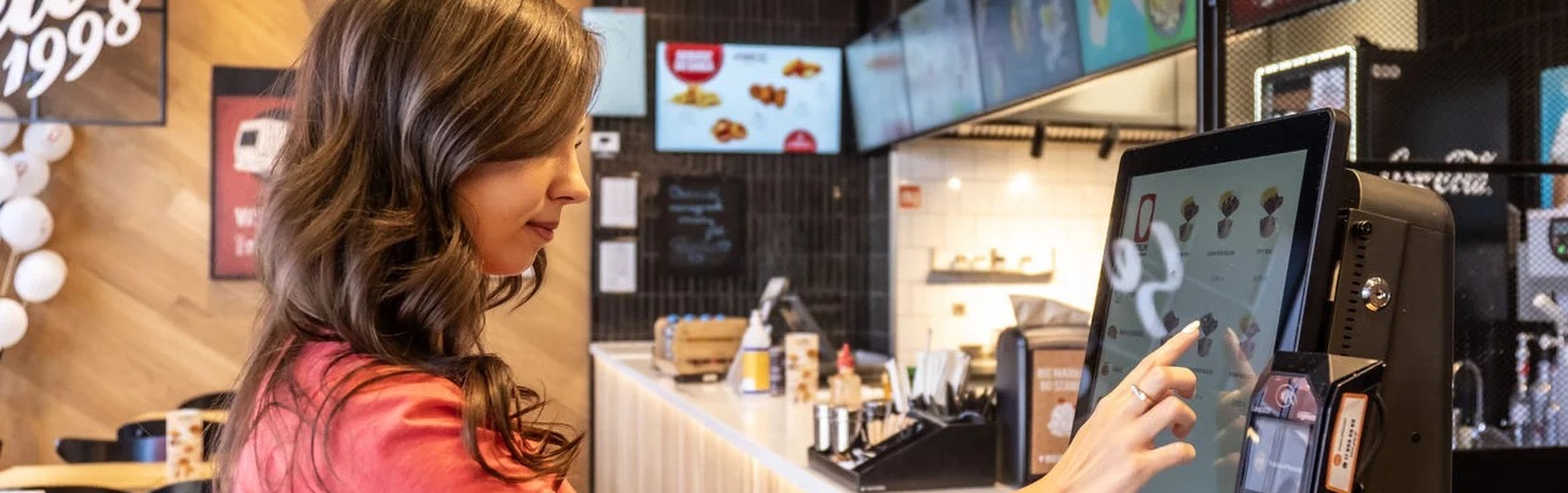 Guest placing an order on an Ordering Stack self-service kiosk in a Berlin Döner Kebap restaurant