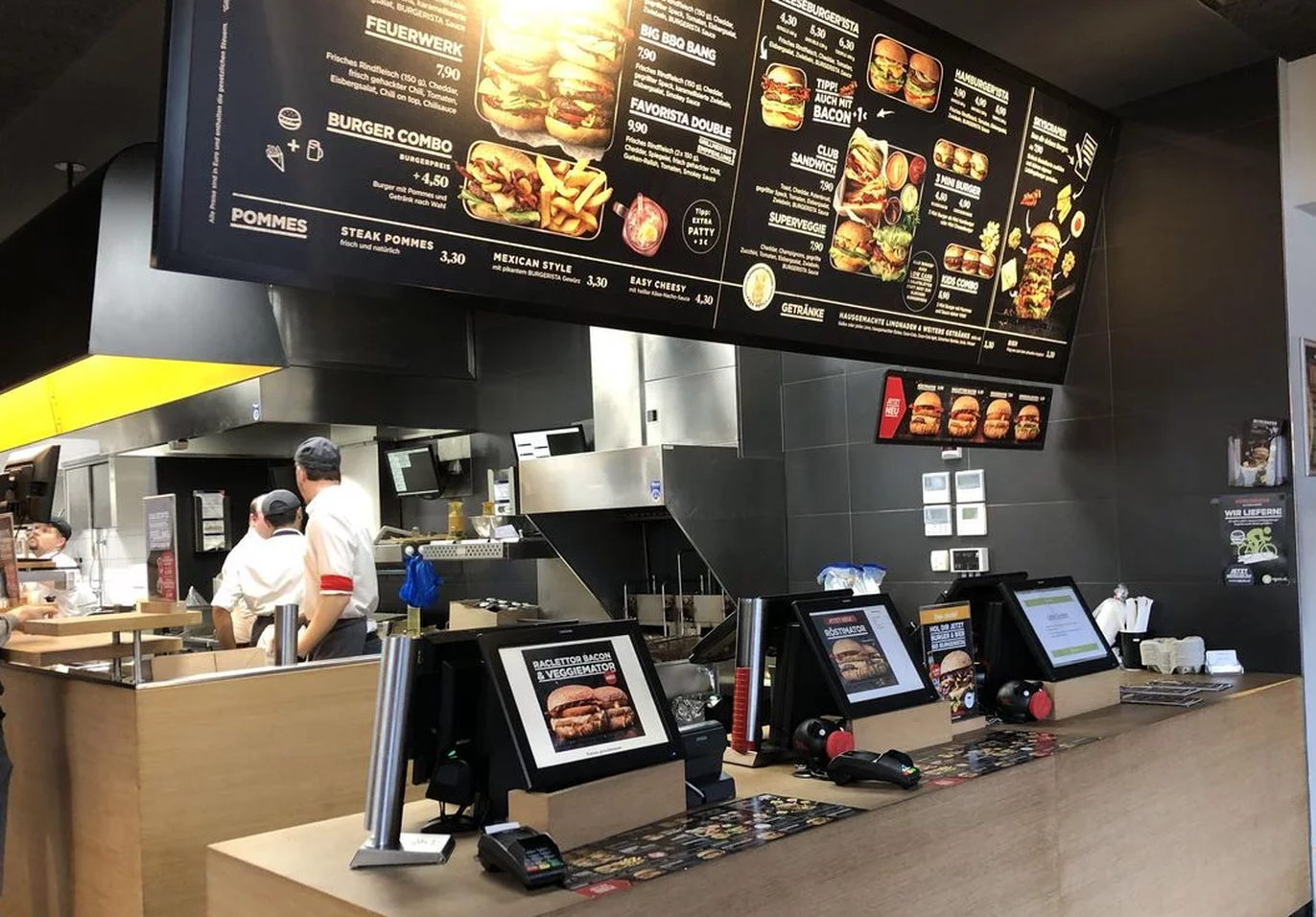 Top 5 Technologies for QSR chains that facilitate business operations and help stand out in the Market - Ordering Stack