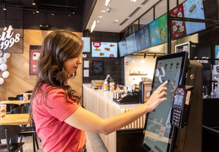 Navigating Risks in Digital Transformation for Restaurants