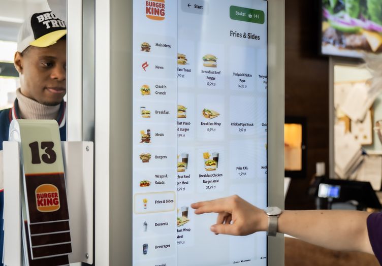 Digitale Speisekarte 2026: Mehr Umsatz, weniger Personalstress und das Ende der Papierkarte