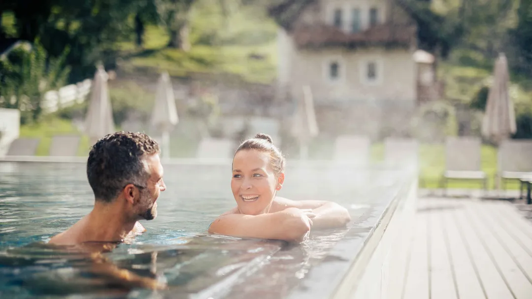 Mann und Frau im Wasser