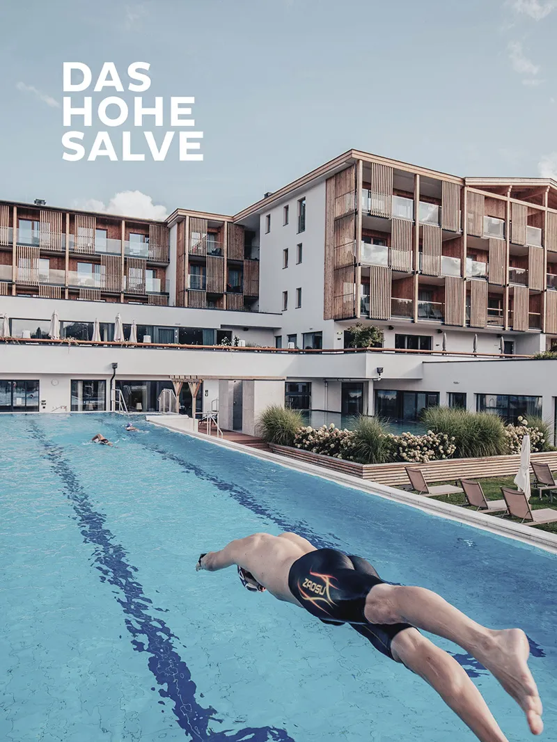 Das Hohe Salve Resort Außenansicht mit Logo