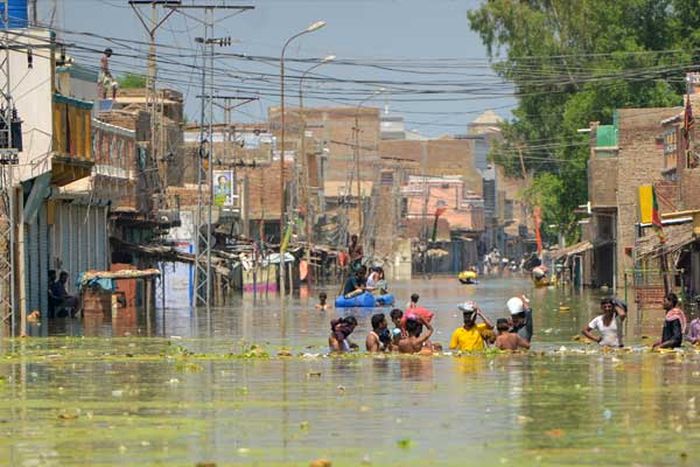 CreaLog donates €20,000 to flood victims in Pakistan