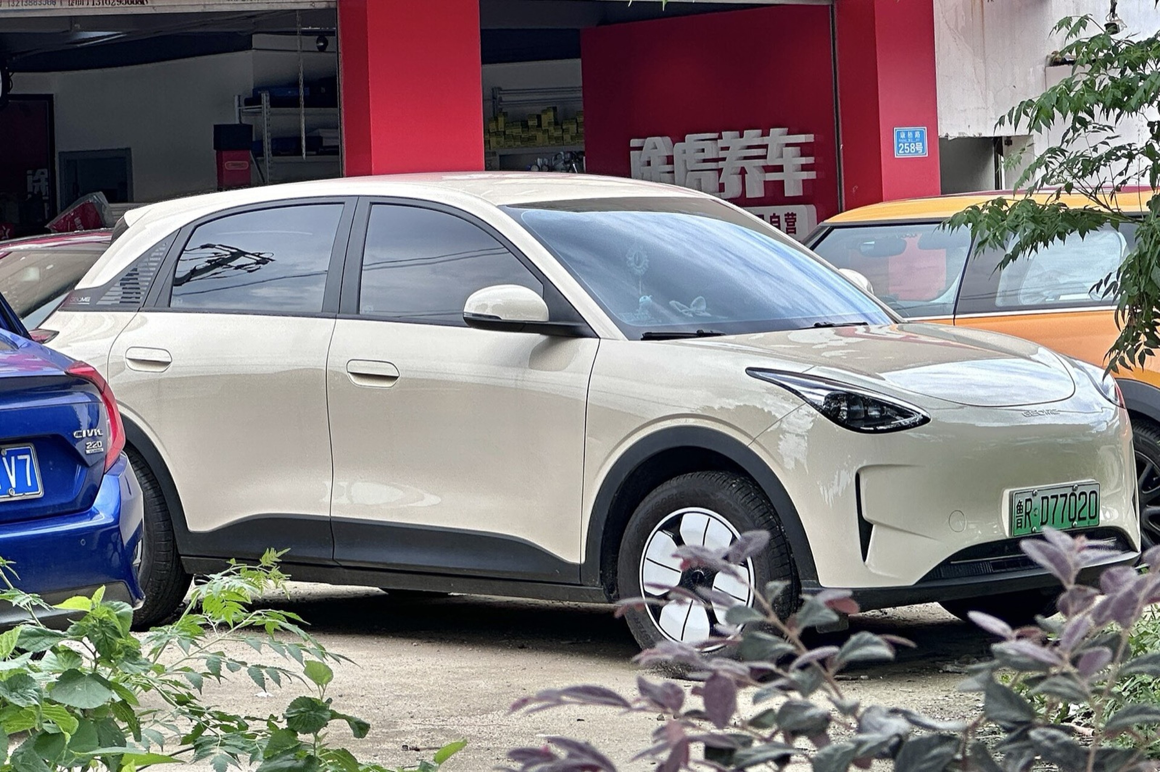 Geely E2 en extérieur, citadine électrique