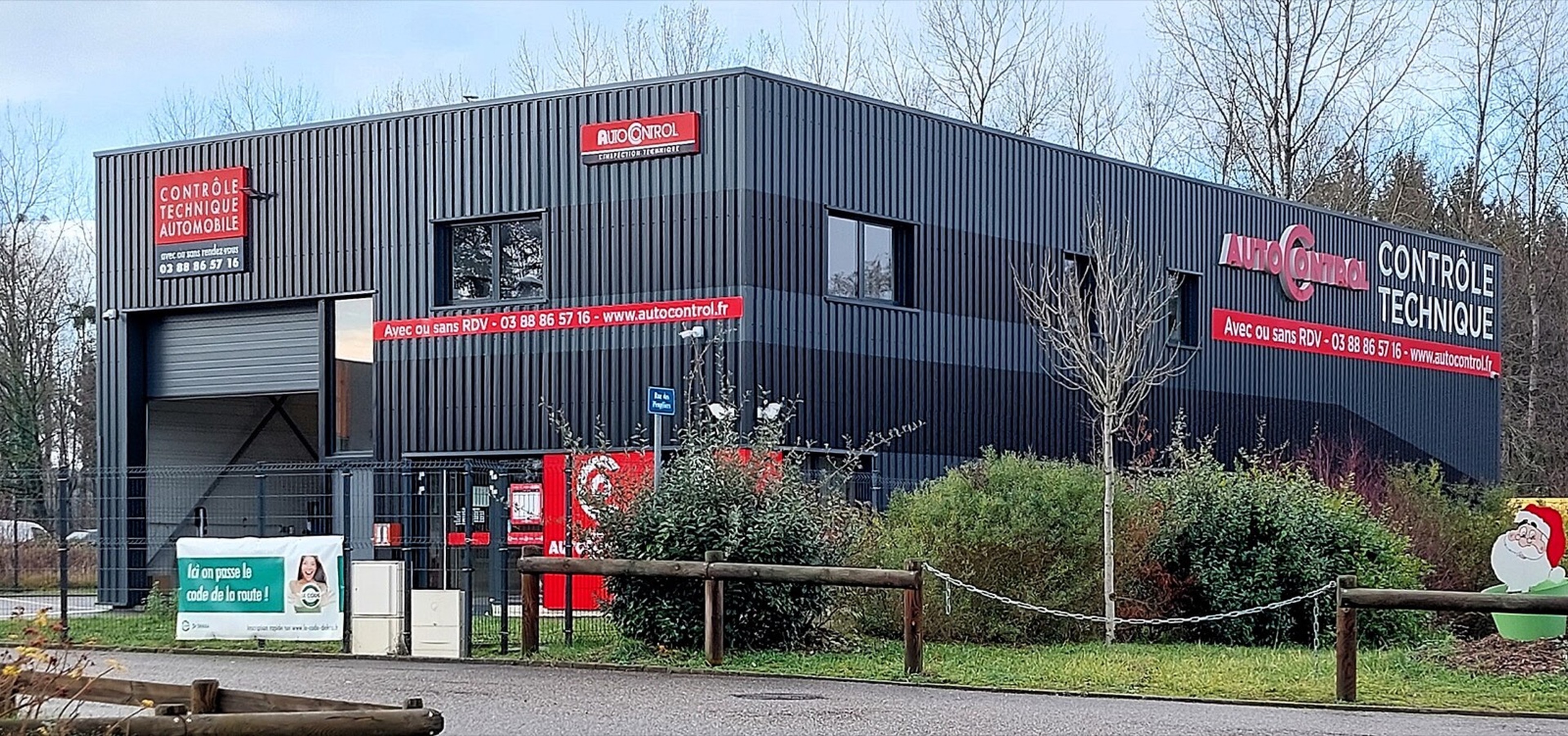 Façade d'un centre de contrôle technique