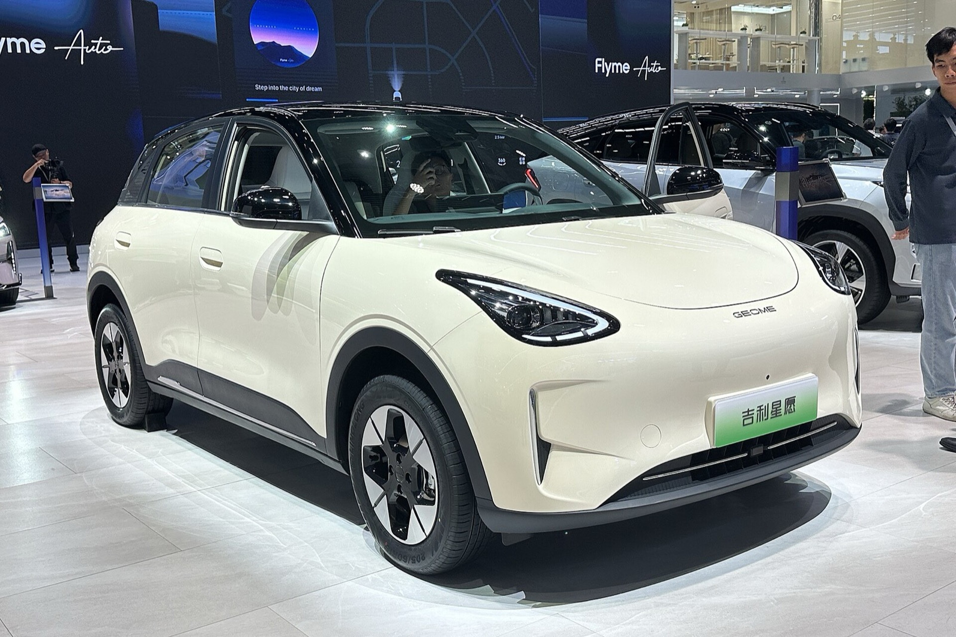 Geely E2 (Xingyuan), citadine électrique blanche