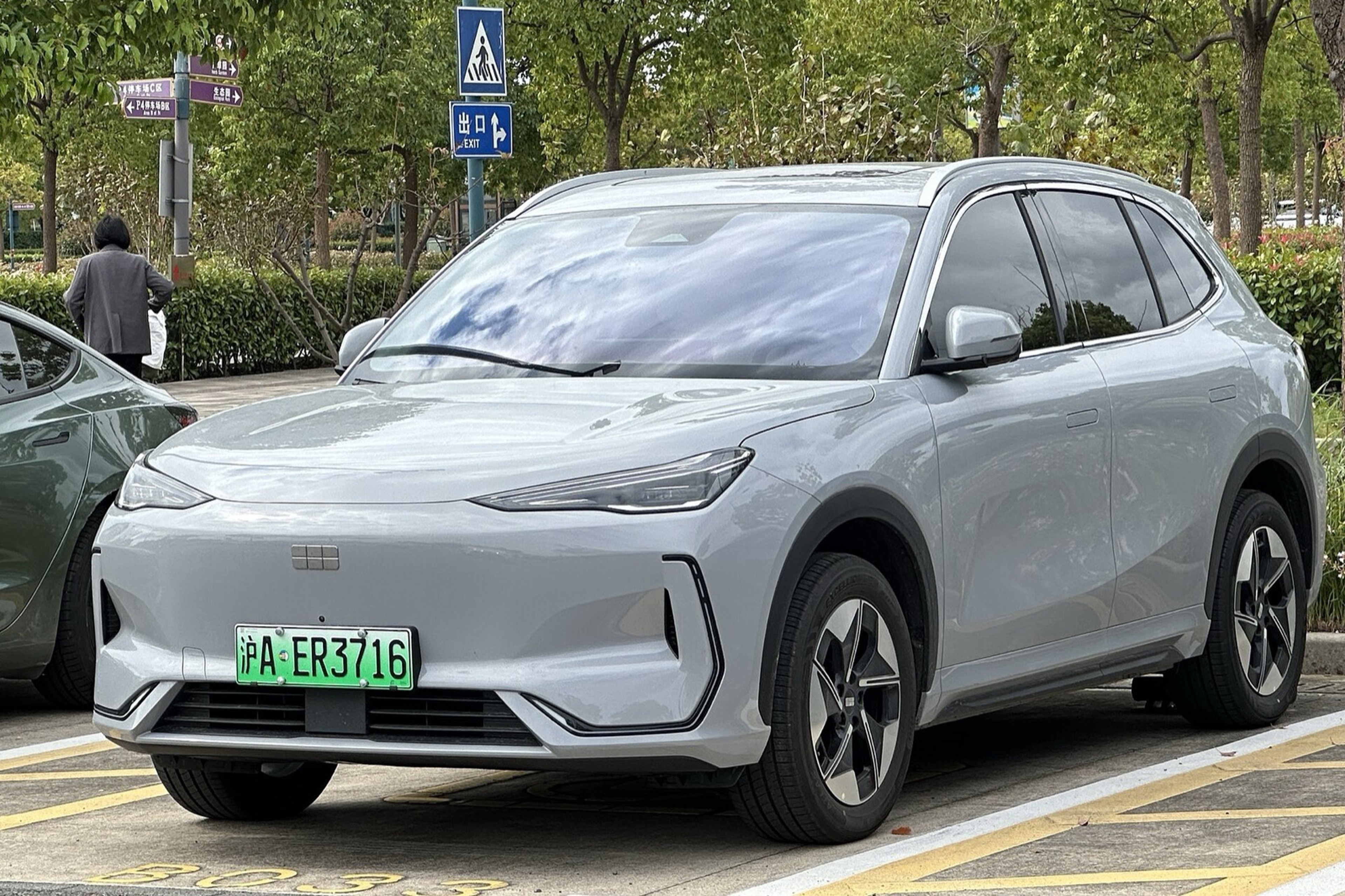 Geely E5 (Galaxy E5) vu de trois quarts avant