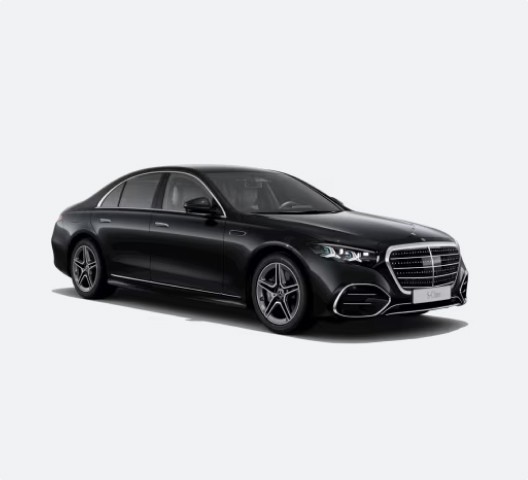 Mercedes-Benz Classe S berline noire de luxe vue de trois quarts avant sur fond blanc