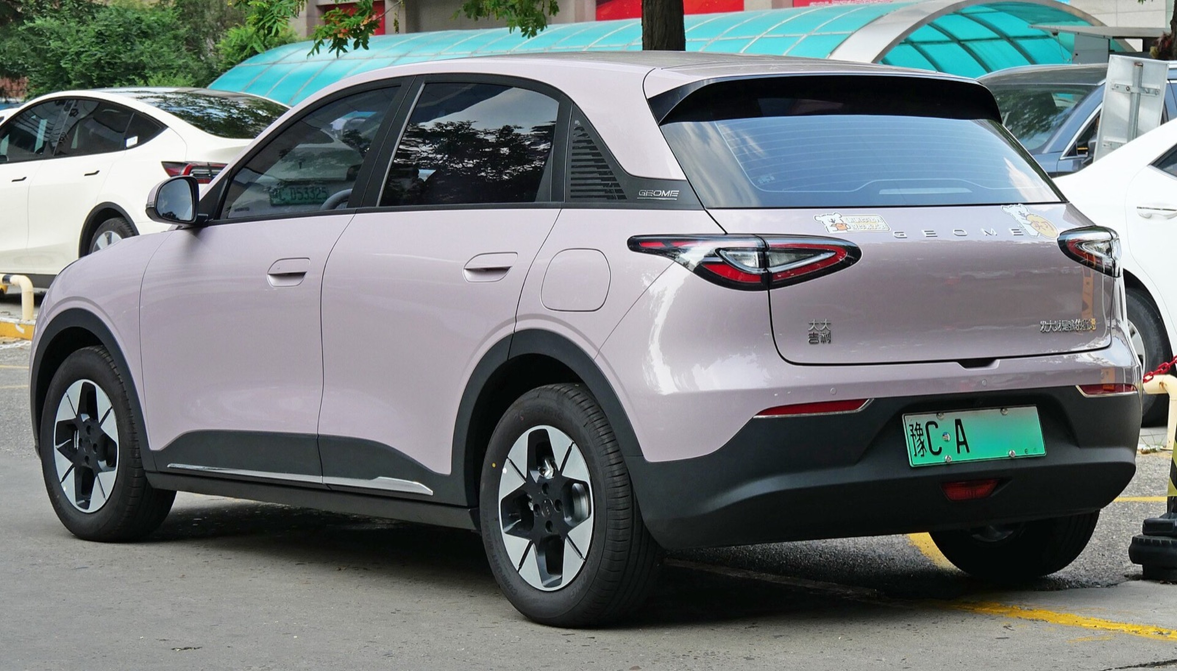Geely E2 vu de trois quarts arrière