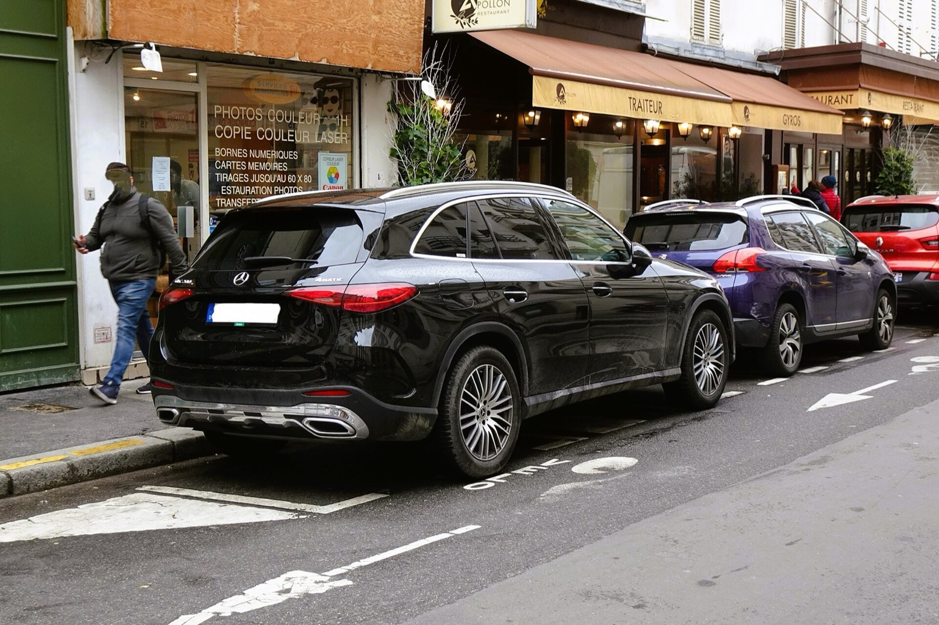 Mercedes GLC 300 e hybride rechargeable vu de trois quarts
