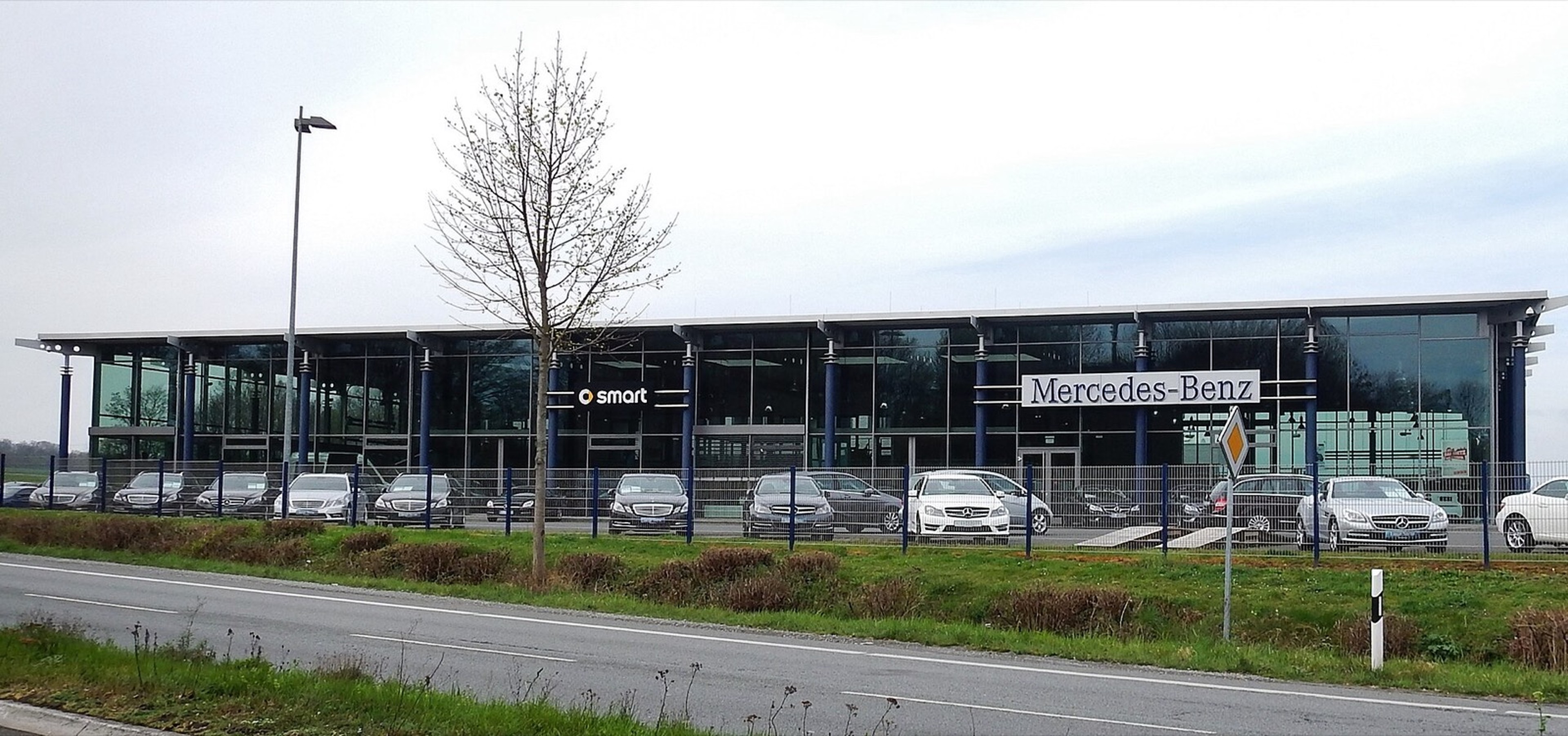 Concession Mercedes-Benz vue de l'extérieur