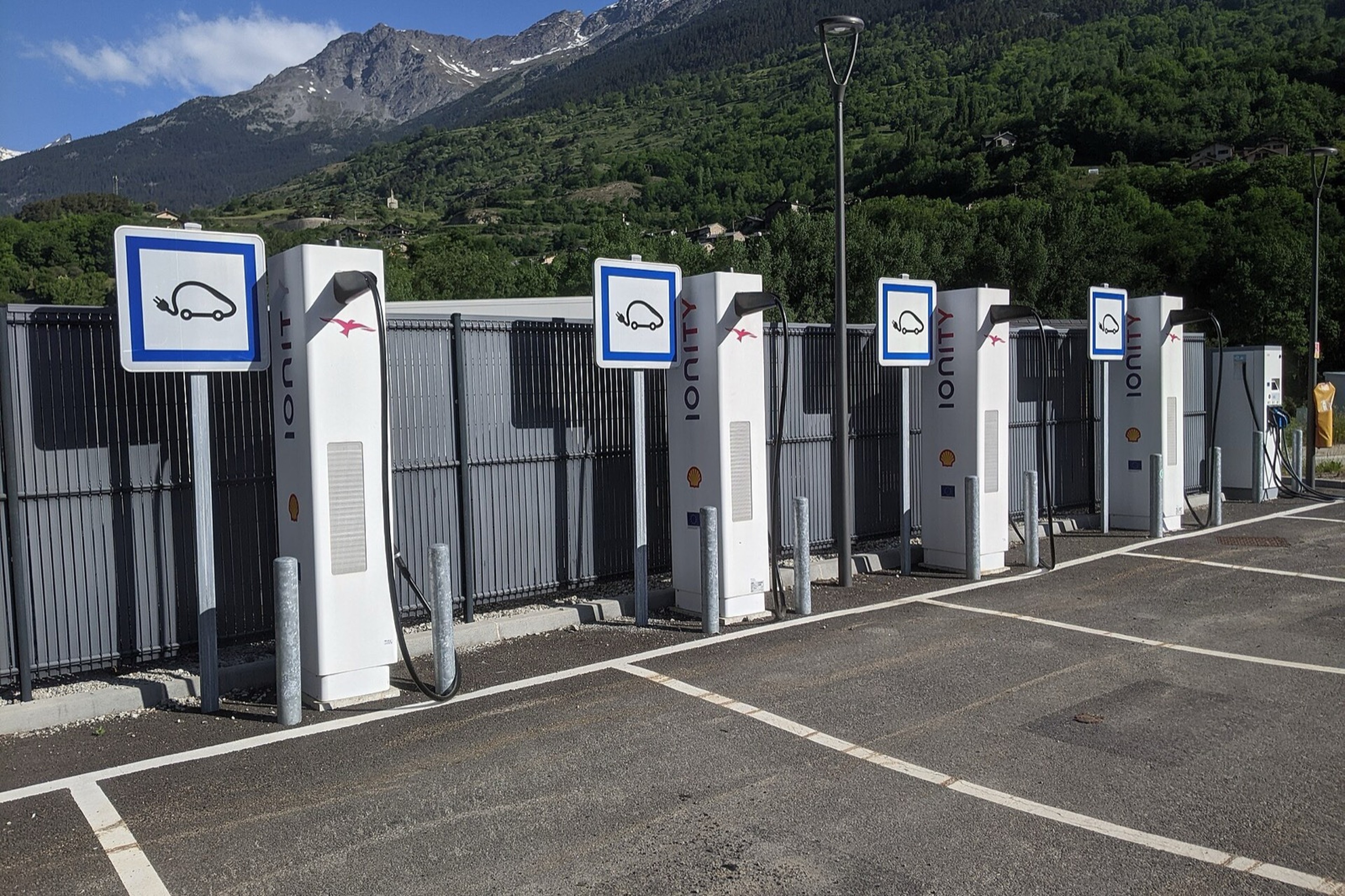 Prix recharge voiture électrique 2026 : tarifs domicile, borne, autoroute