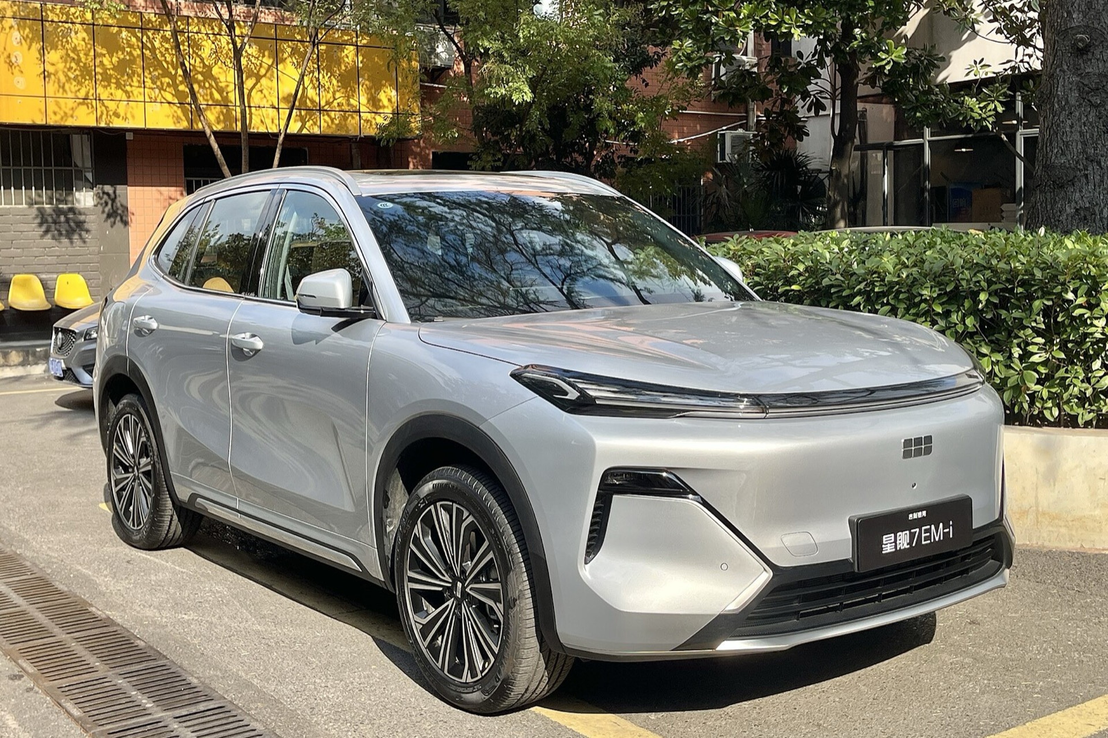 Geely Starray EM-i, SUV hybride rechargeable distribué par Como
