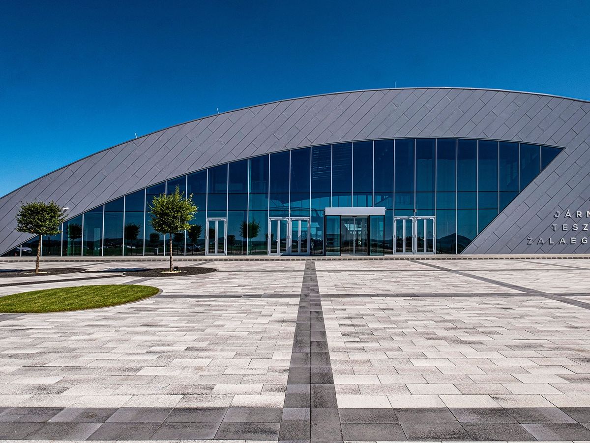 Bei Kingspan können Architekten, Projektplaner und Monteure aus einem umfassenden Portfolio auswählen. Unser Sortiment umfasst ästhetisch ansprechende, zertifizierte, leistungsstarke Fassadenlösungen, die durch eine schnelle Montage überzeugen.