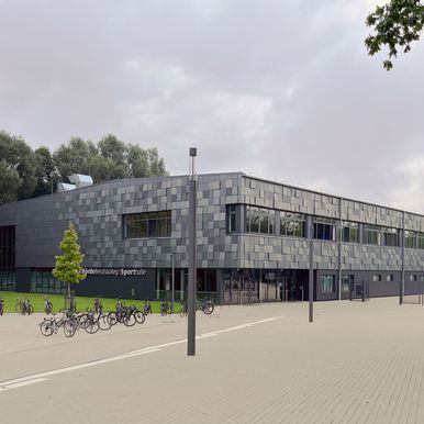 Der Kreis Soest hat am Börde-Berufskolleg eine moderne Dreifachsporthalle errichtet, die Sport und Bildung verbindet.