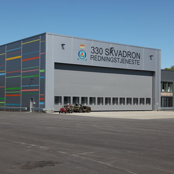 Paroc Panel Systems installed print panels for a distinctive look at the Helicopter Hangar building. Learn more about this project now.