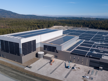 Se Norges största logistikcenter i Eidsvoll. Ett modernt, energipositivt distributionscenter på 62 000 m², BREEAM-NOR-certifierat och byggt med Kingspan KS TL QuadCore®-väggpaneler och högpresterande PIR-isolering.