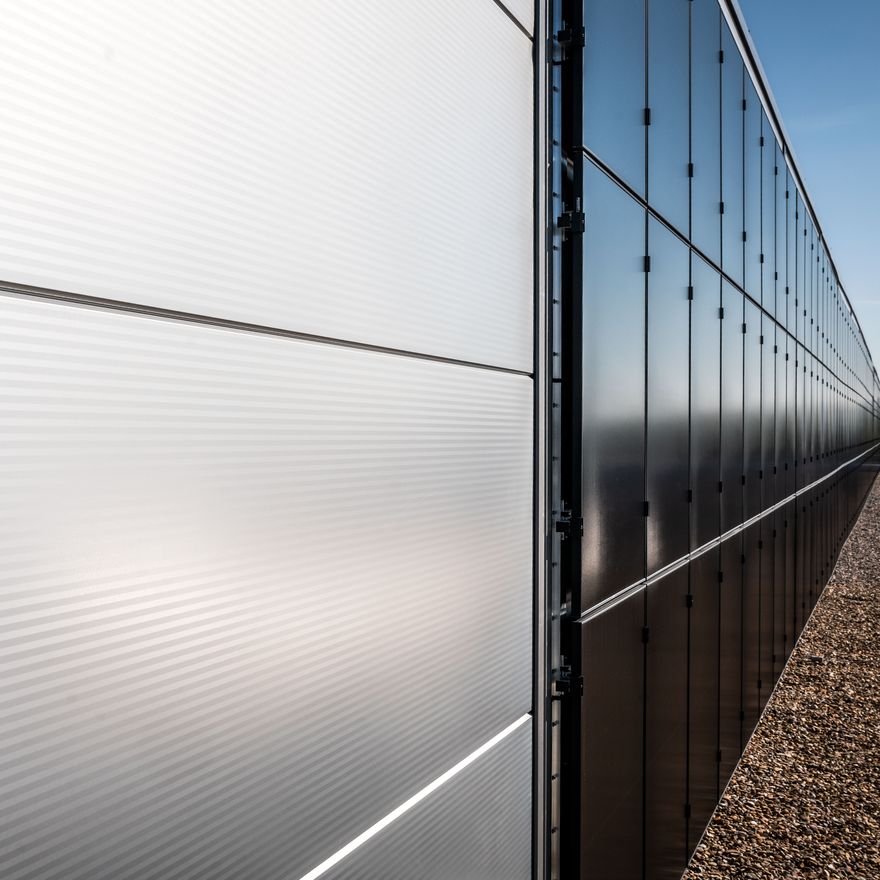 Produktionshalle mit PV Fassad