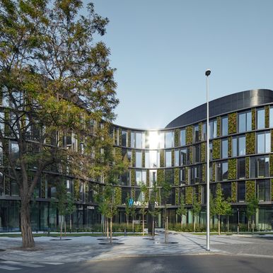 Na tejto architektonicky výnimočnej a ocenenej budove Butterfly v Prahe boli použité KS NF stenové panely s penovým jadrom IPN a odolnou povrchovou úpravou Kingspan Spectrum.