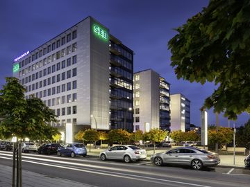 Kontorsbyggnaden Technopolis Nova invigdes 2021. Ytan på över 26 000 m2 designades av Tumas Mazuras och Egle Olisauskyte enligt ett koncept utvecklat av den finske arkitekten Jari Lonka.