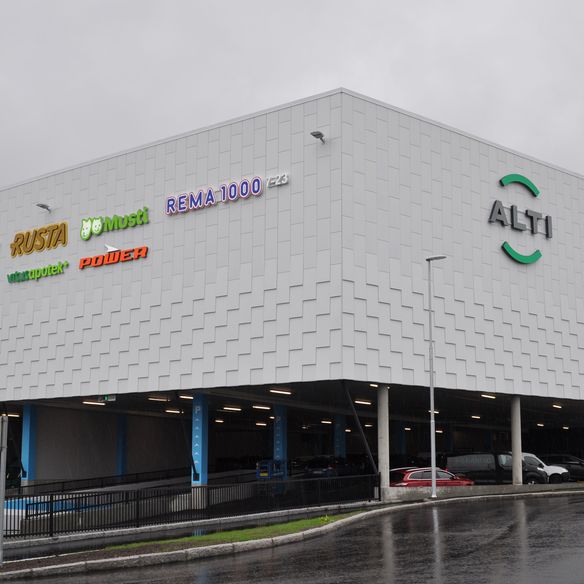 Alti Futura este un renumit centru comercial din Kristiansund, Norvegia, care a fost extins în 2019 cu o clădire nouă, cu o fațadă atractivă și modernă vizual.