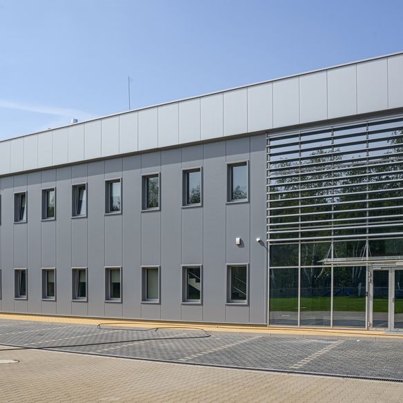 Приклад ідеального поєднання сендвіч-панелей Kingspan з ізоляційним сердечником IPN та K-Roc®