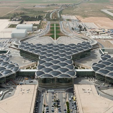 KingZip was the ideal solution for this airport terminal project because its flexibility allows architects to meet almost any design need.