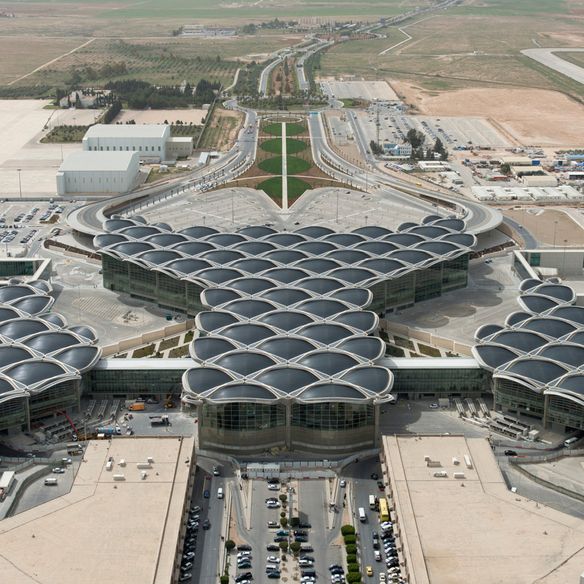 KingZip was the ideal solution for this airport terminal project because its flexibility allows architects to meet almost any design need.