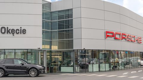 Porsche, Warszawa-Okęcie