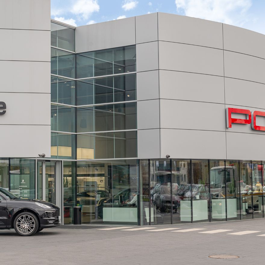 Автосалон Porsche